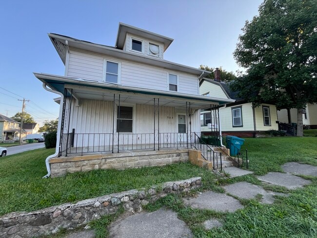 Building Photo - 902 Vine St