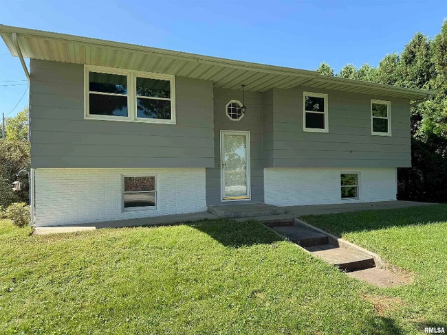 Building Photo - 104 IL-84