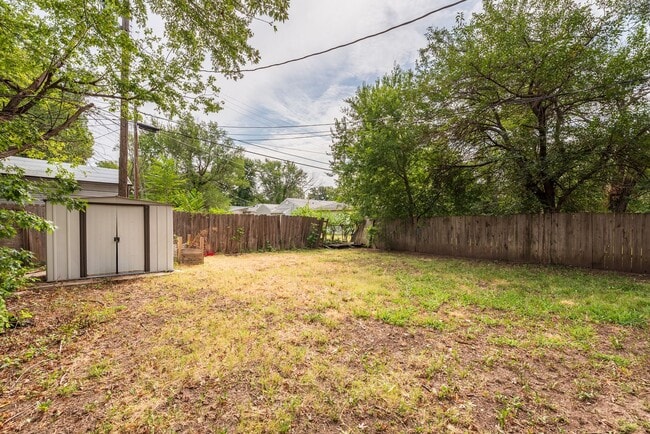 Photo - Bed 2 Bath In Quiet Neighborhood!