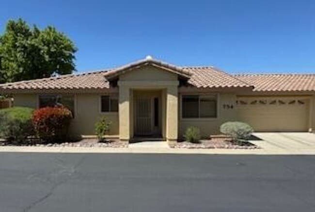 Building Photo - 2 Bedroom 2 Bath in Skyline Estates Contact Property Pros Property Management