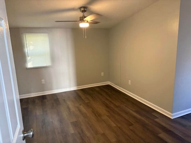 Photo - AVAILABLE NOW at a Good Price. 1 Bed 1 Bath FOR LEASE in Columbia. $700 Rent.