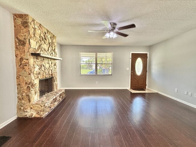 Photo - 3BR 1BA Annual Unfurnished Rental Availabl...