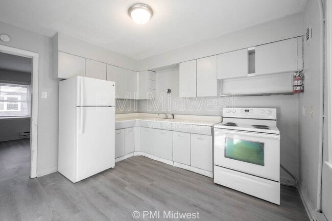 Photo - 3725 N Sherman Dr Unit 3