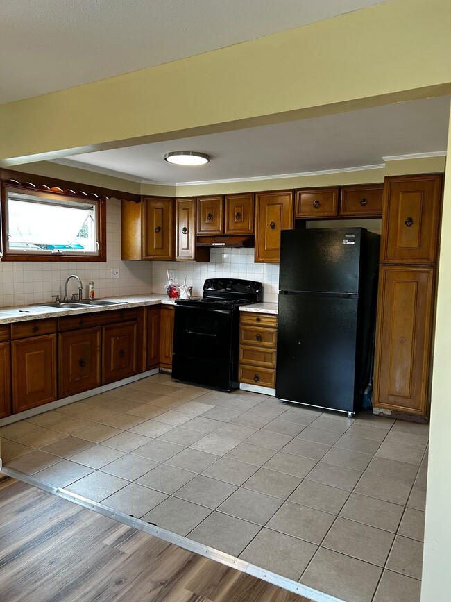 Photo - 41 Fallbrook St Unit UPSTAIRS