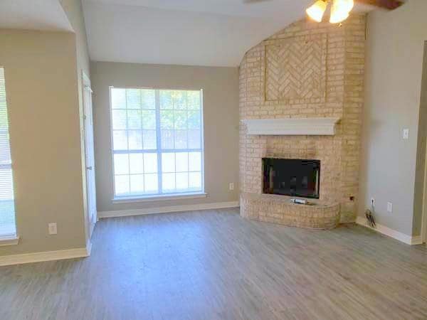 Photo - 516 Bluebird Ln