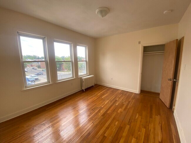 Building Photo - 130 Talbot Ave Unit 6