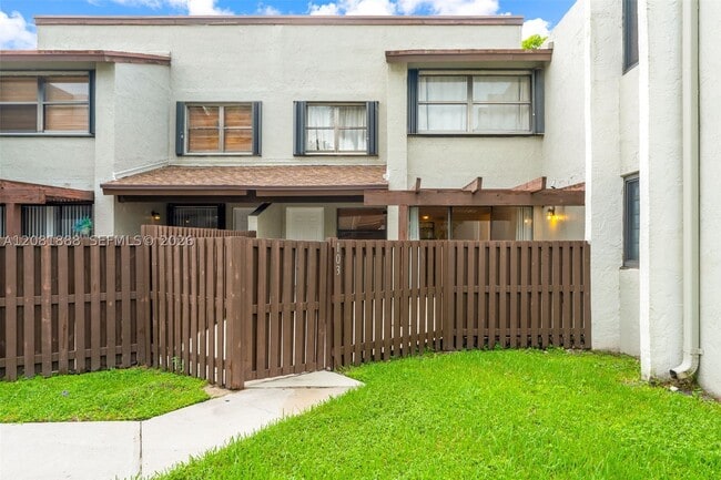 Building Photo - 10020 NW 9th St Cir Unit 103