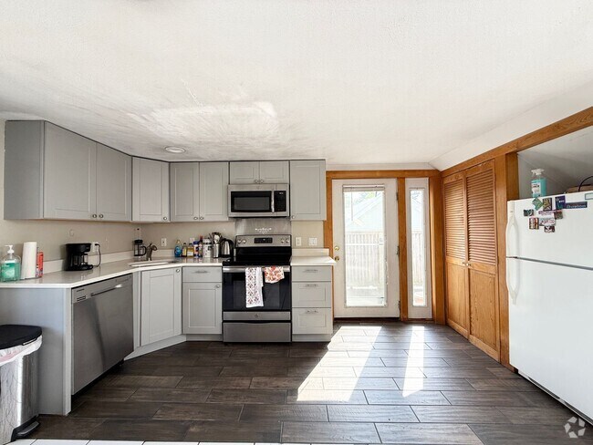Building Photo - 28-30 Templeton Parkway Unit 28-30 Templeton Parkway-3 Rental