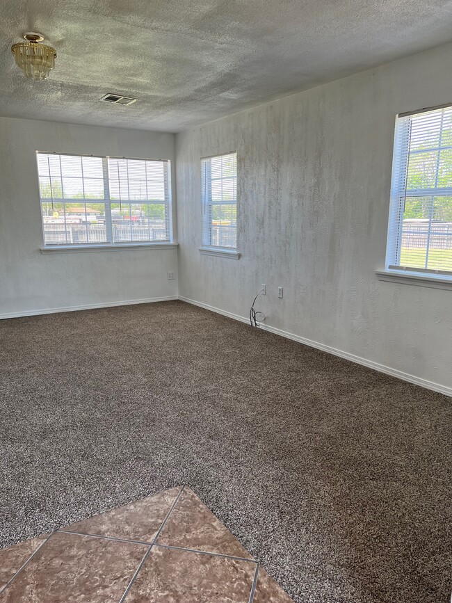 Photo - 2602 NW Commerce Cir