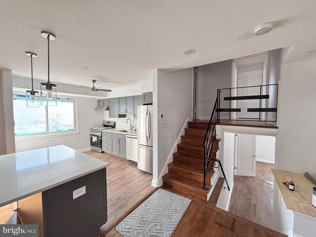 Photo - 2712 Finch St