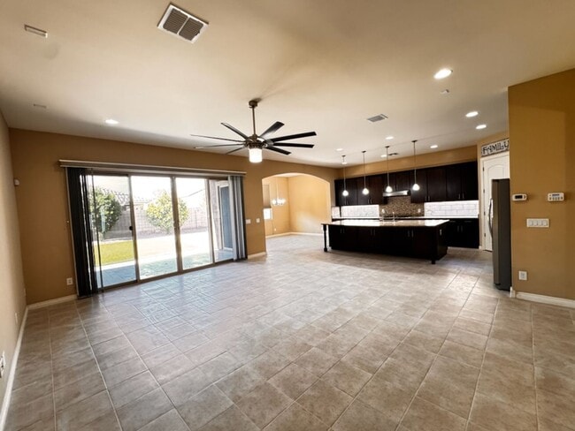 Building Photo - 4 Bedroom + den energy efficient Hamilton High