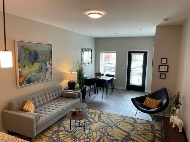 ROSSVILLE FLATS LLC - ROS