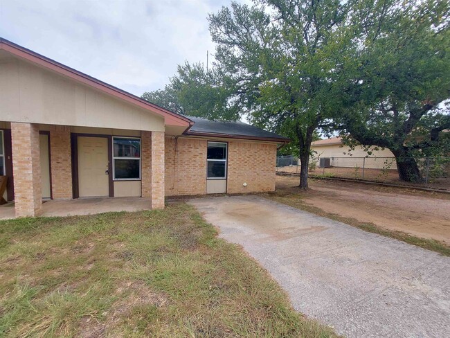 Building Photo - 1902 Ridgeview Dr Rental