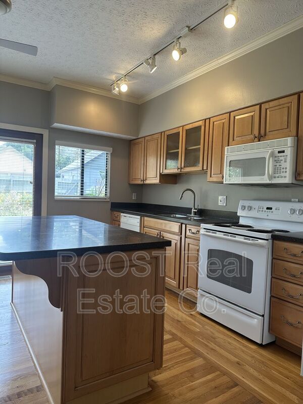 Photo - 820 Summit St