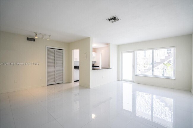 Photo - 1940 Biarritz Dr Unidad 3