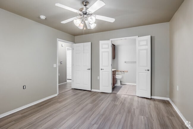 2BR, 2BA - 1000SF - Primary Bedroom