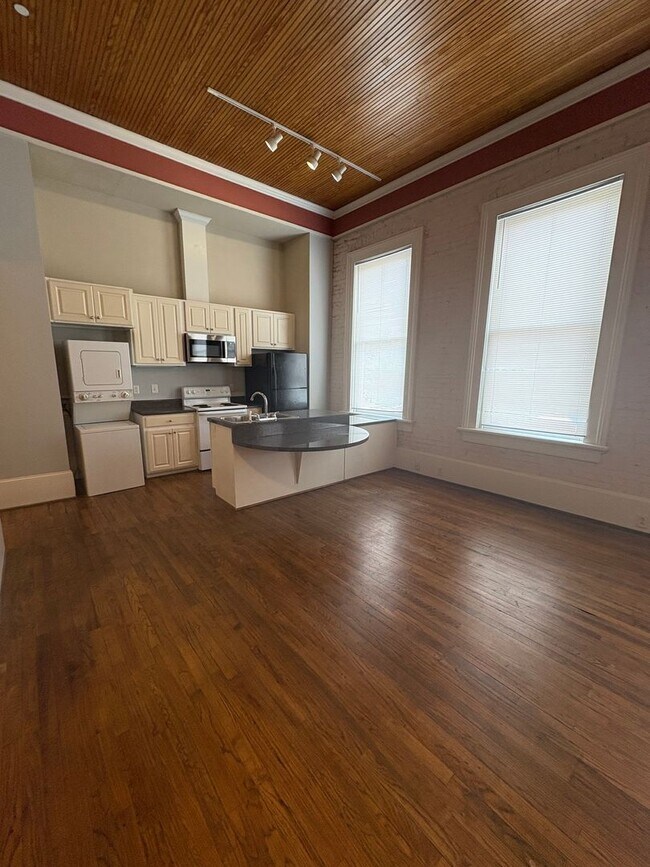 Photo - 470 Poplar St Unit 201