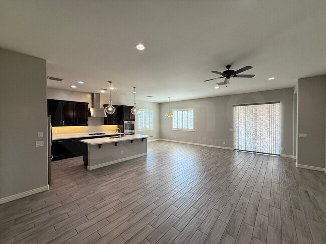 10329 W Fetlock Trail