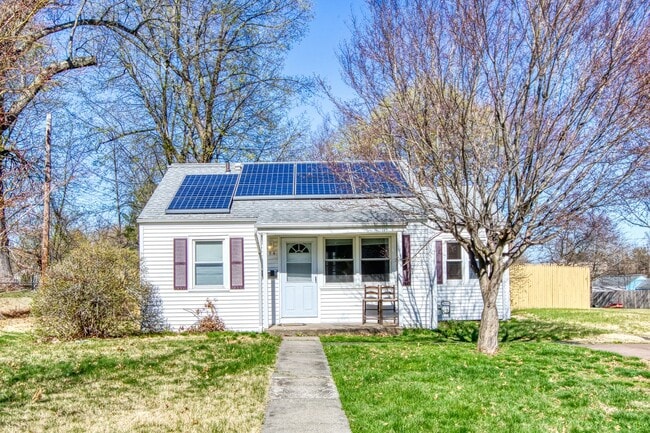 Photo - 3 Bedroom Single Family Rental - Fenced in yard