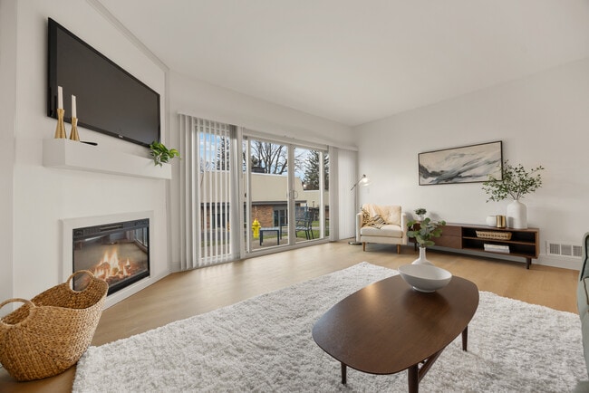 Photo - Fayetteville Pines Townhouses