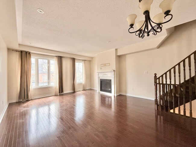 Photo - 3 BED - 3 BATH - BRAMPTON - STACKED TOWNHOUSE