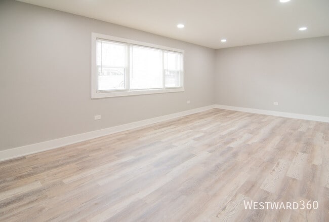 Photo - 6141 N Hermitage Ave Unit GA