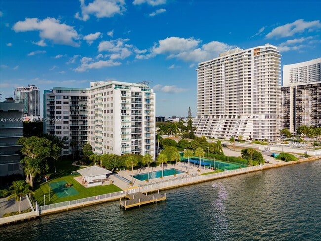 Photo - 3301 NE 5th Ave Unidad 714