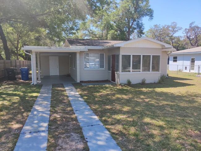 Beautiful Updated Home in Largo - Beautiful Updated Home in Largo