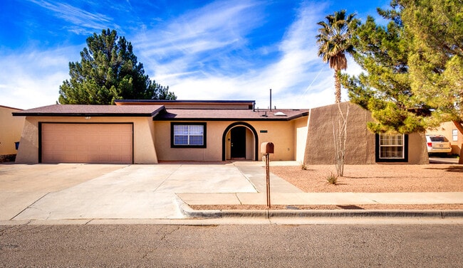 Building Photo - Upper Valley of West El Paso Rental Home