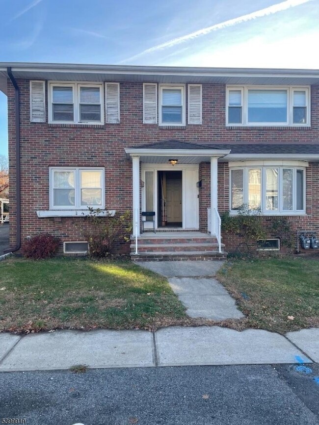 Building Photo - 113 Hawthorne Ave Unit 2