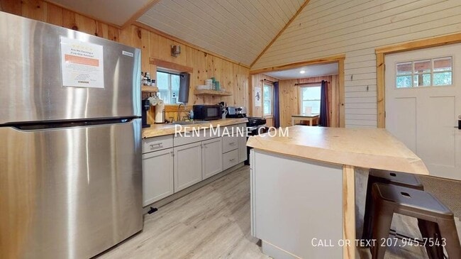8 Sand Beach Ln