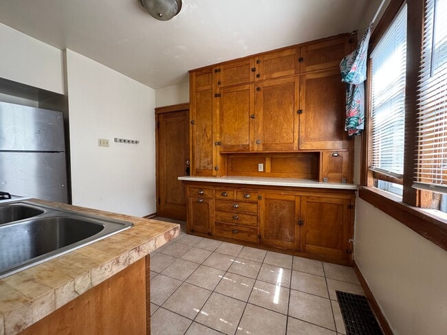 3334 N Penn Ave Unidad 1