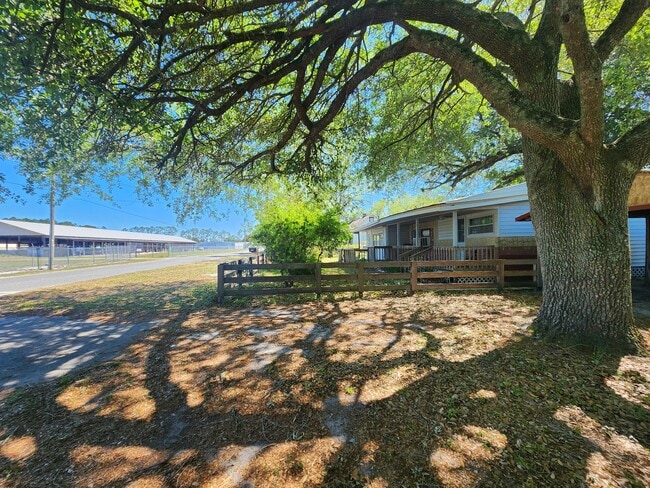 Photo - 5670 Lauramore Rd