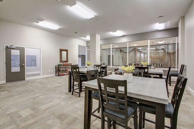 Photo - Lloyd House I