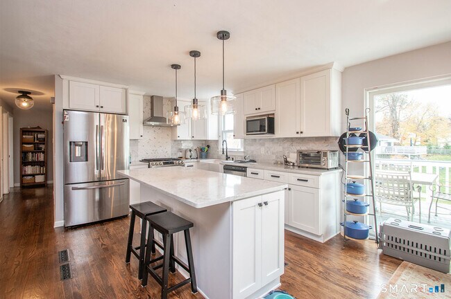 Photo - 425 Judd St