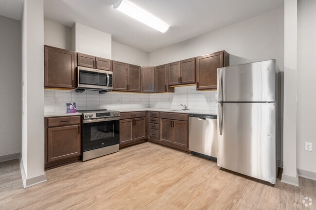 2BR, 2BA - 953SF - Kitchen - Eagle Park Vistas, 55+