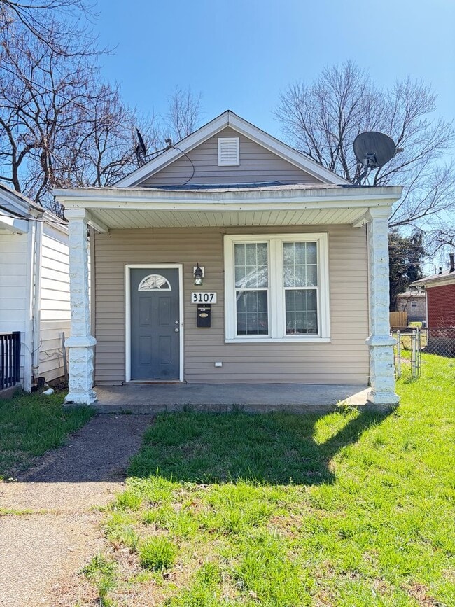 Building Photo - Beautiful Maintained 2 Bed and 1 Bath Shotgun House!