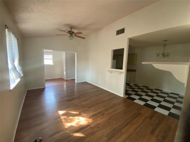 Photo - 5302 Avenue G