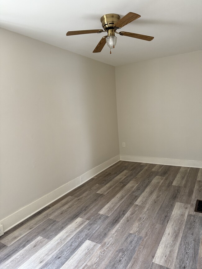 Photo - 813 W Saint James St