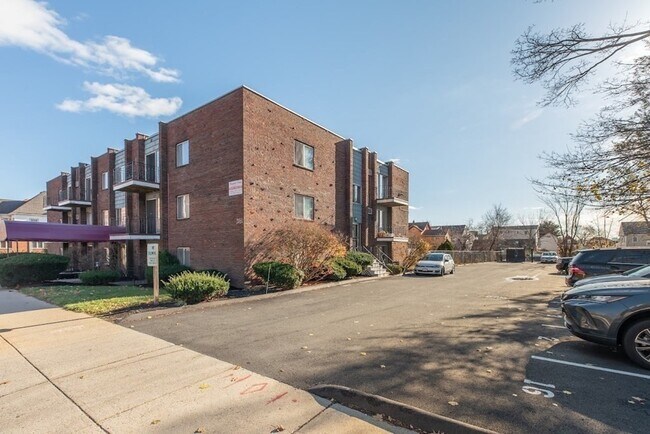 Photo - 426 Pleasant St Unit 12