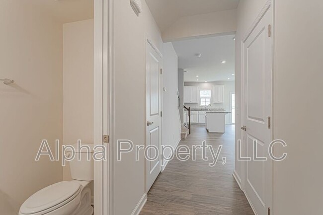 Photo - 520 Huntingdale Pl