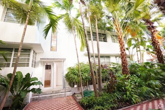 Building Photo - LARGE 1 BEDROOM FULLY FURNISHED IN WATERFR... Rental