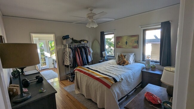 Building Photo - 2510 De la Vina St