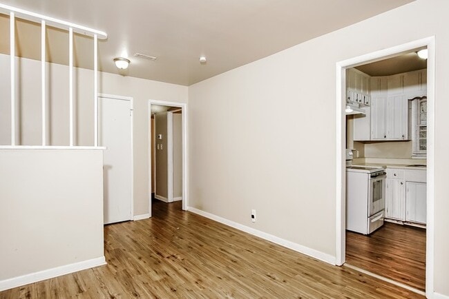 Photo - 2719 Oaktree Ln NW