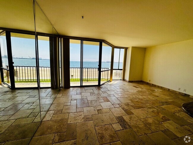 Building Photo - Oceanview 1 Bedroom with Beach Access for ... Unit 7 Rental