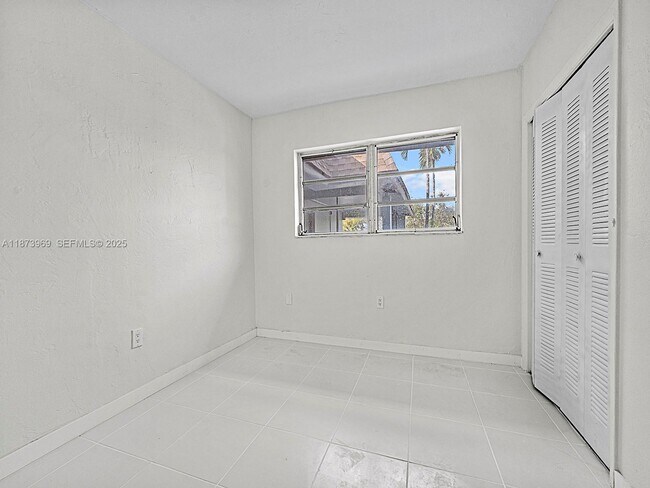 Photo - 10305 SW 40th St Unit 0