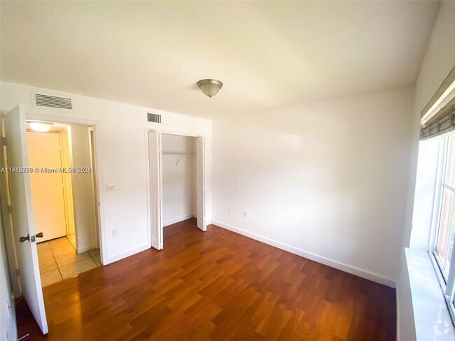 Building Photo - 1270 SE 28th Ct Unit 103 Rental