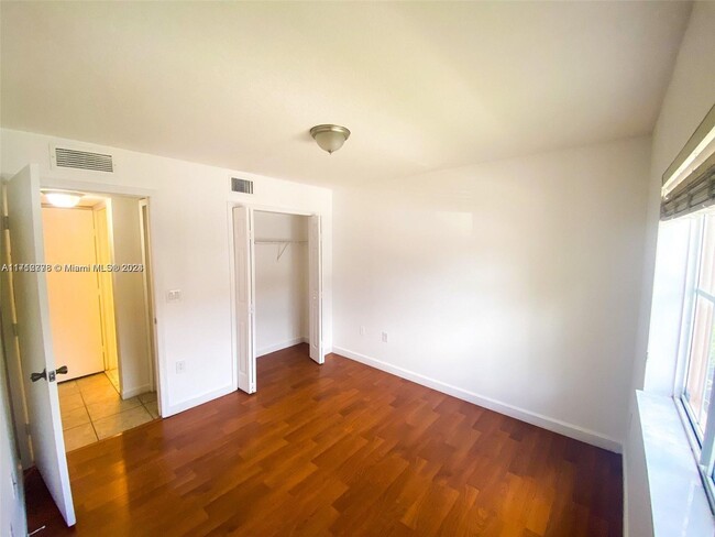 Photo - 1270 SE 28th Ct Condominio Unidad 103