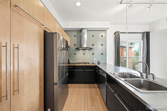 Photo - 2400 Champa St