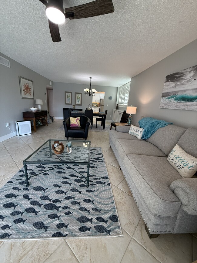 Sala de estar - 7560 Bay Island Dr S Unidad # 146